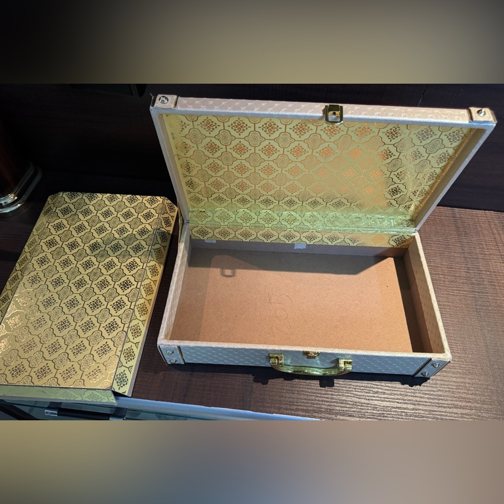 ❤️ Luxurious One of a kind! Gold and Cream Patterned Box. - Picture 7 of 9
